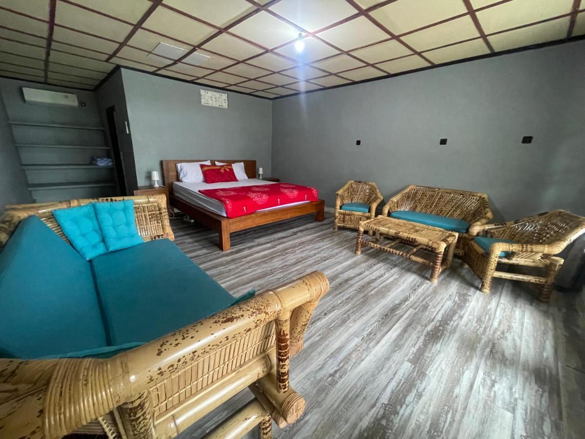 Supersuck Hotel Maluk المظهر الخارجي الصورة